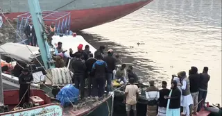 বুড়িগঙ্গায় বাল্কহেড ডুবি: নিখোঁজের দশ ঘণ্টা পর দুই শ্রমিকের মরদেহ উদ্ধার